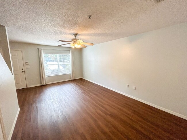 Building Photo - 2/2.5 Cozy Condo in Isabella Park