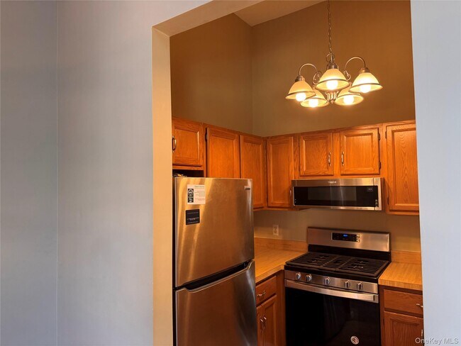 Building Photo - 4 Lexington Hills Rd