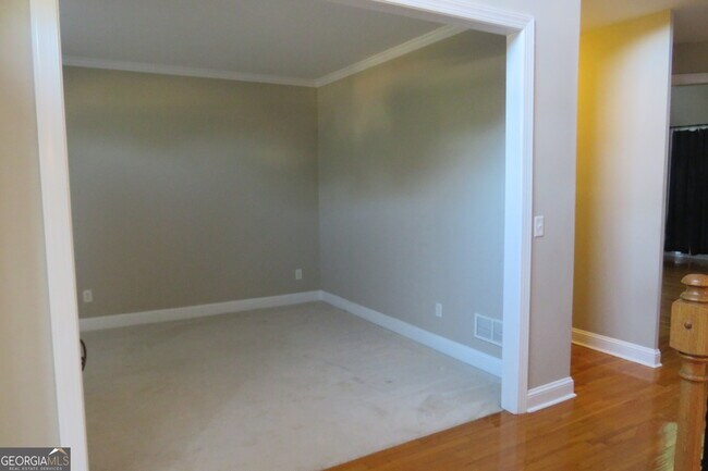 Building Photo - 2205 Crescent Walk