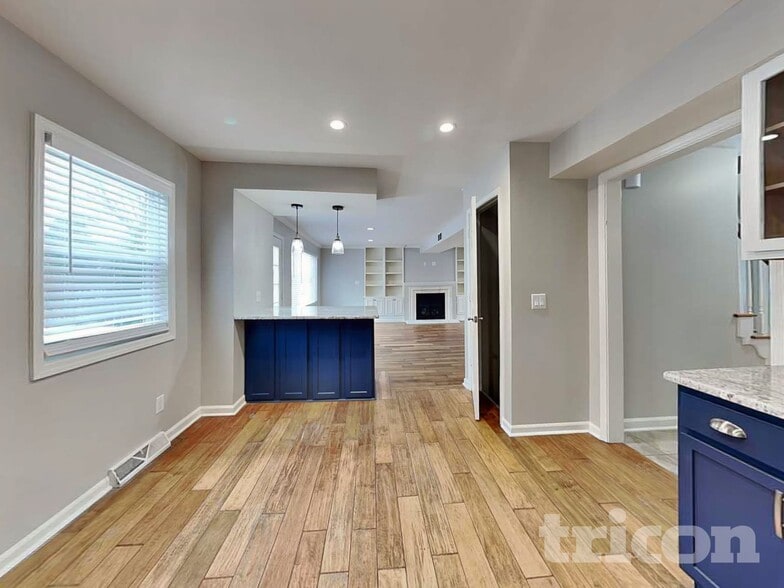 Building Photo - 7035 Montroff Cir