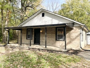 Building Photo - Southeast Indy 2BR House w/2-Car Garage!