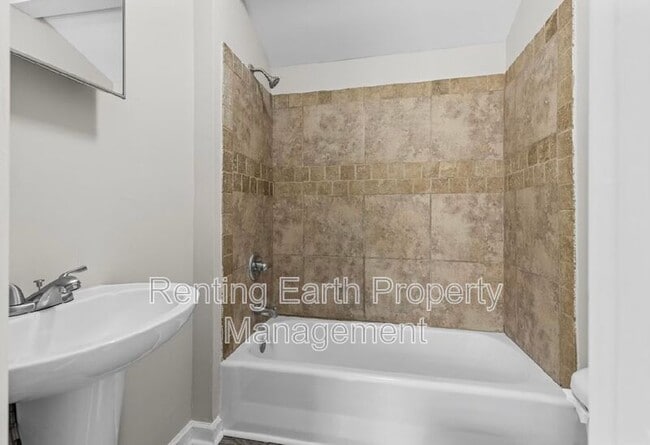 Building Photo - 725 3rd Ave N