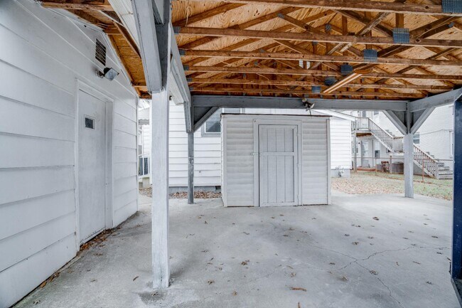 Building Photo - 2403 Flint St