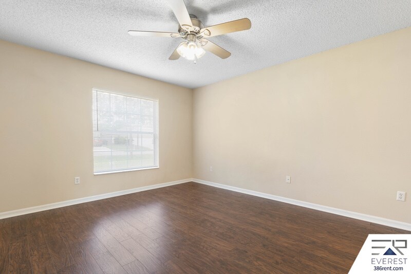 Building Photo - 57 Pin Oak Dr