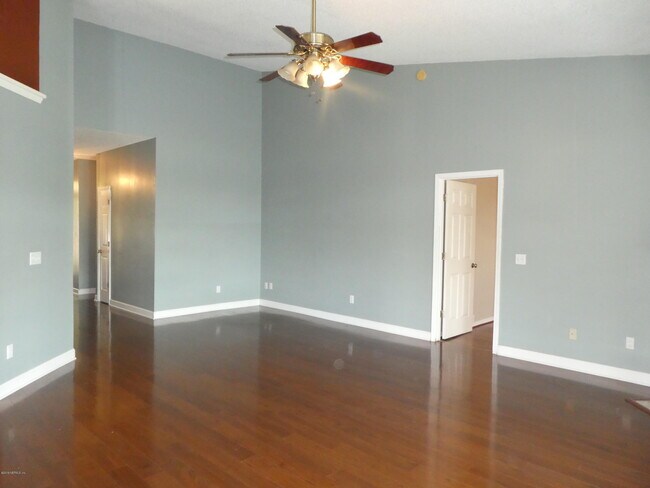 Building Photo - 8804 Ivymill Pl N