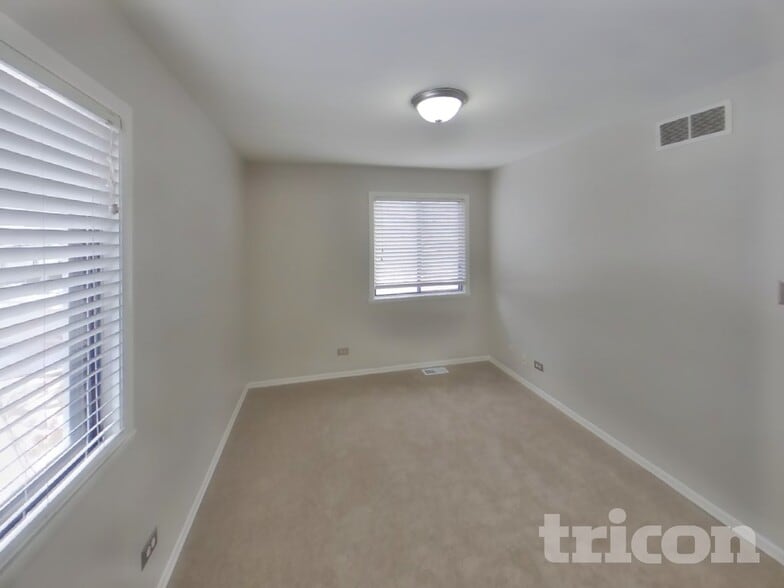 Building Photo - 1130 Pinehurst Ln