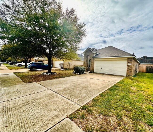 Building Photo - 20747 Pine Rain Ct