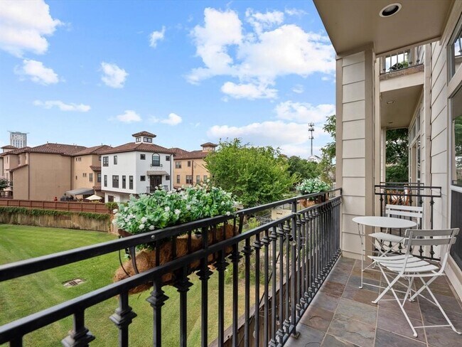 Building Photo - 625 Hartman St