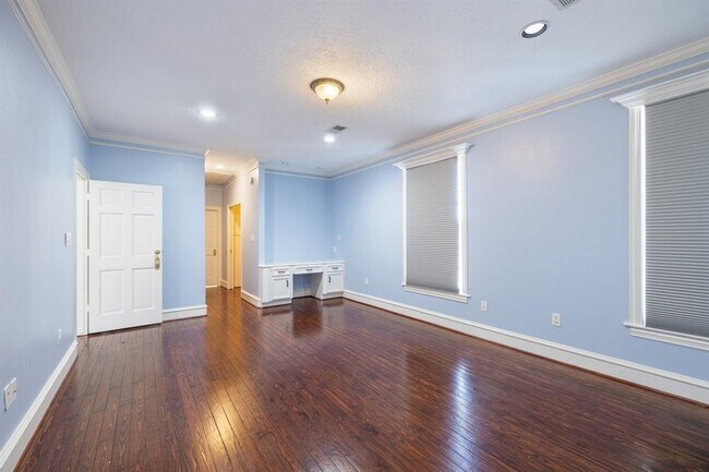 Building Photo - 3811 Washington Ave