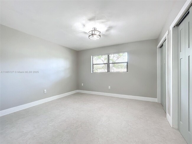 Building Photo - 13804 Kendale Lakes Dr