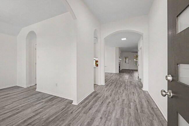 Building Photo - 18314 Manorcliff Ln