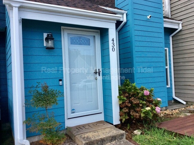 Building Photo - 430 Falling Ln