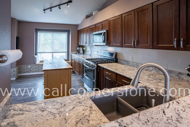 Building Photo - 6950 Highland Vista Dr