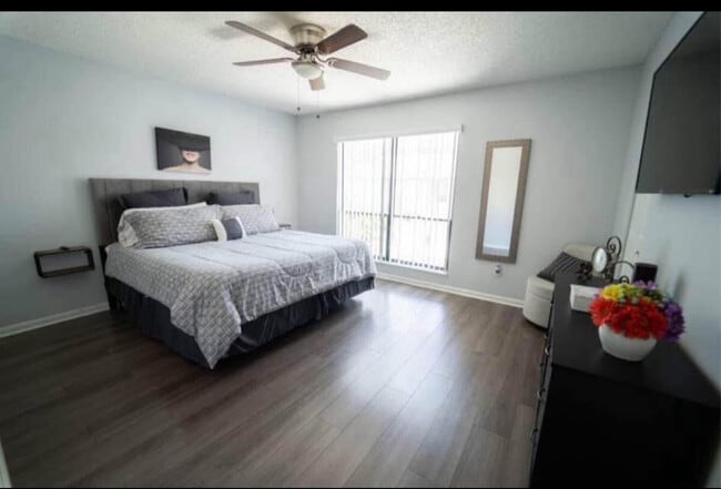 Building Photo - 822 Sandtree Dr