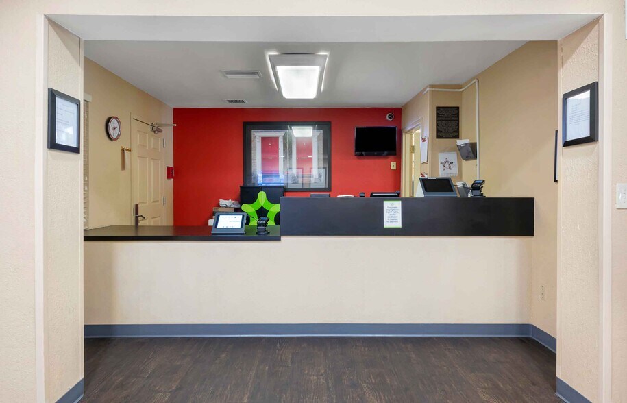 Building Photo - Furnished Studio-Jacksonville - Salisbury Rd. - Southpoint