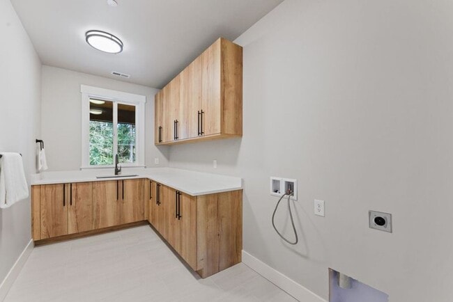 Building Photo - Luxury Bellevue Estate in Prestigious Bridle Trails For Rent