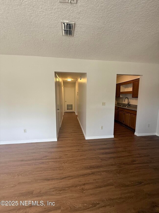 Building Photo - 459 Bentwood Ln