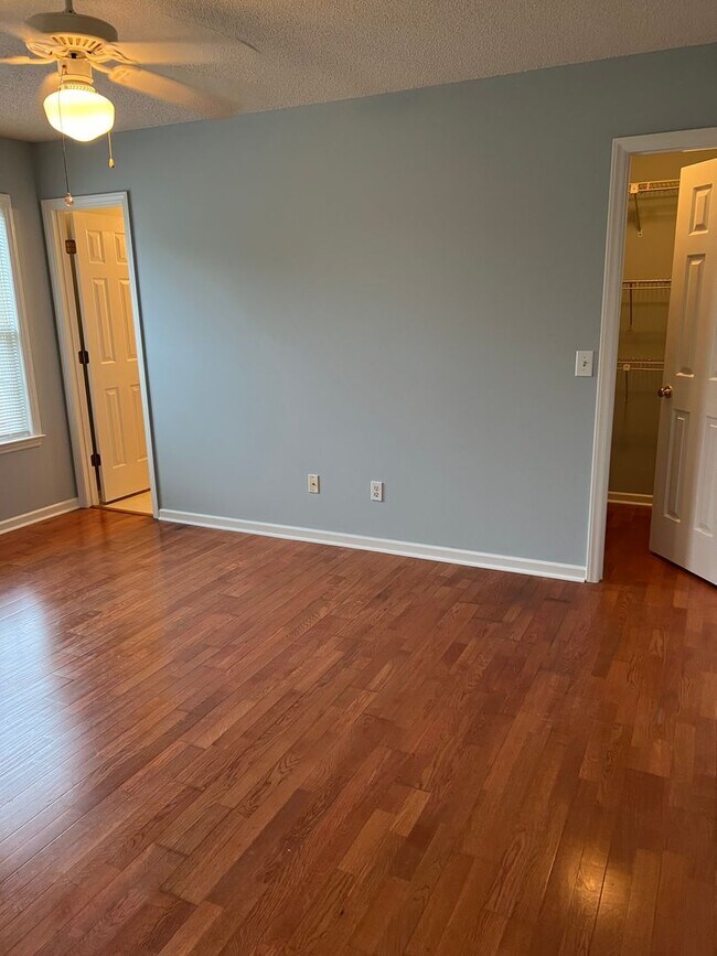 Building Photo - Welcome to this charming 3-bedroom, 2-bathroom home located in the desirable Ogden area of Whitne...