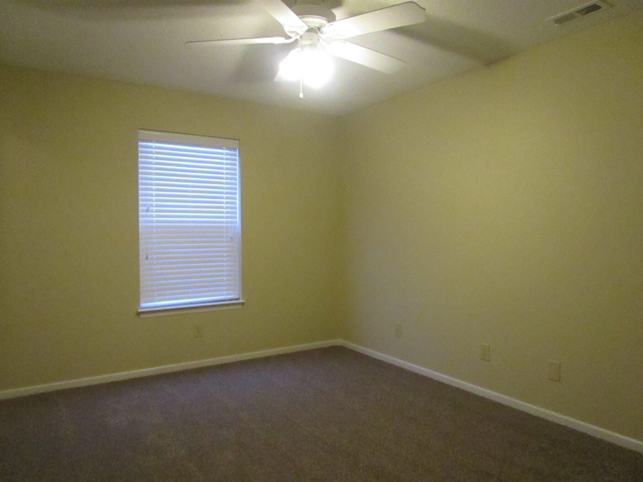 Building Photo - 711 Thornwood Ct