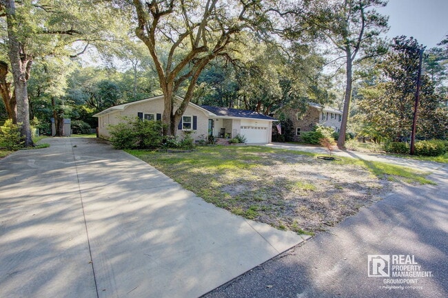 Building Photo - 209 Chucker Dr