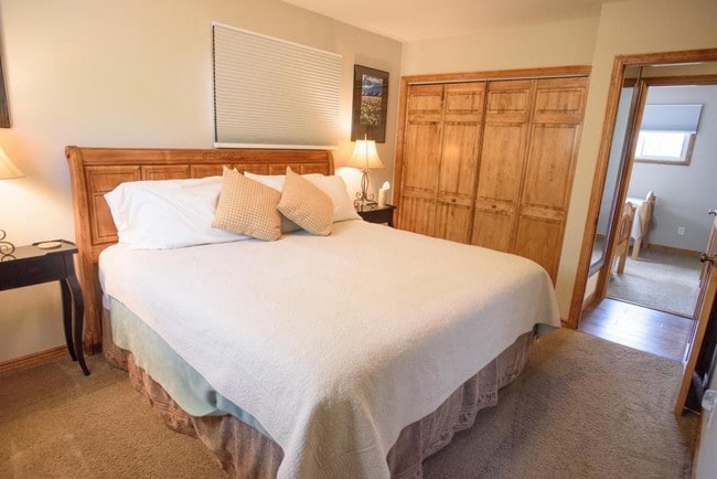 Building Photo - 1821 Raven Ave