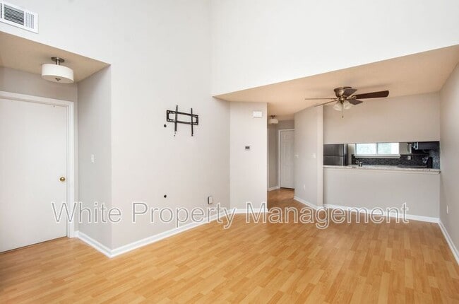 Building Photo - 2555 Stockbridge Dr