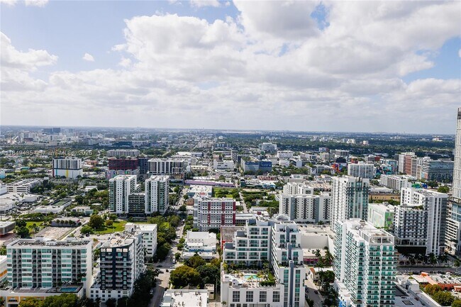 Building Photo - 700 NE 24th St