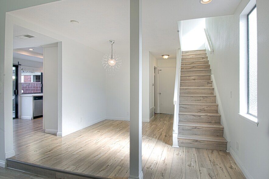 Building Photo - 2064 S June Pl