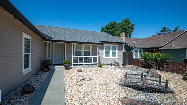 Building Photo - 3 Bedroom Home in Vacaville