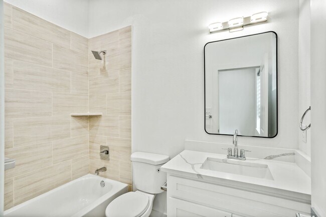 Building Photo - 2400 Benbrook Dr