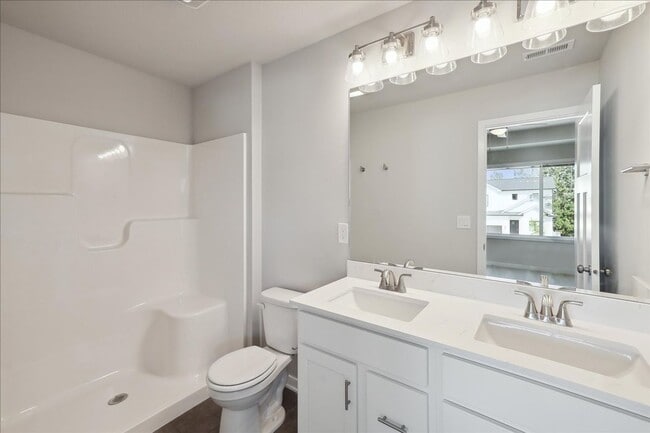 Building Photo - Beautiful! 3 bedroom 3 bathroom Single-Family Home in Urbandale, IA