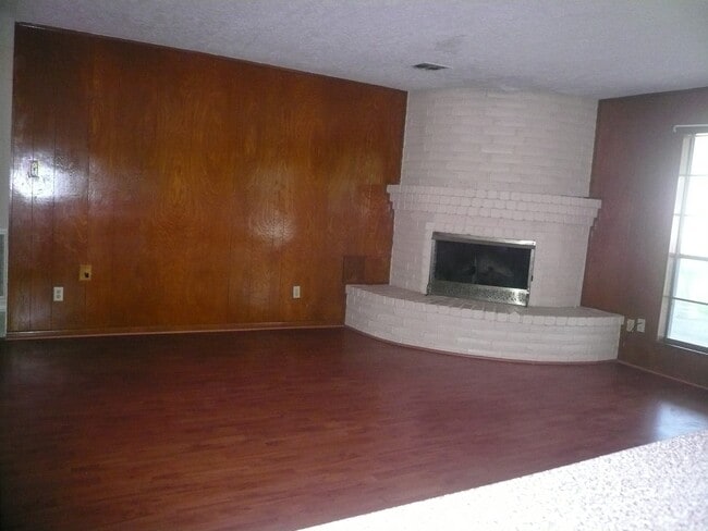 Building Photo - 9402 Meaux Dr