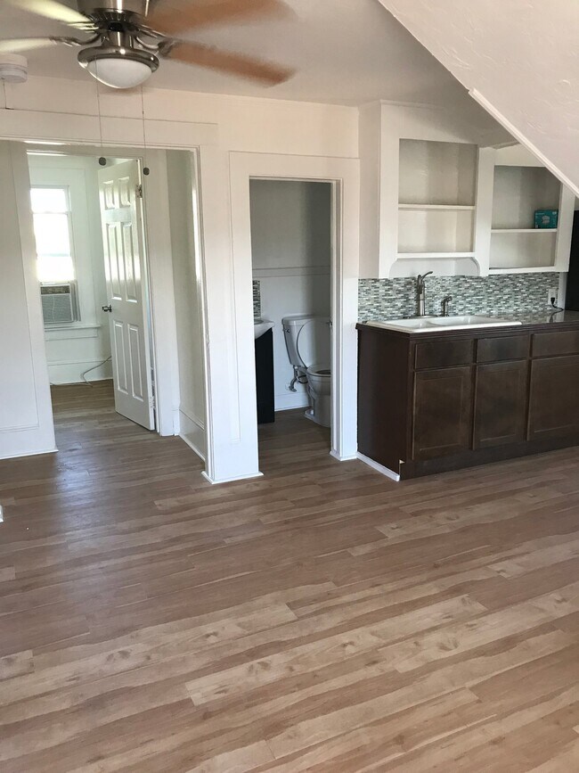 Building Photo - 19 S Hollywood Ave