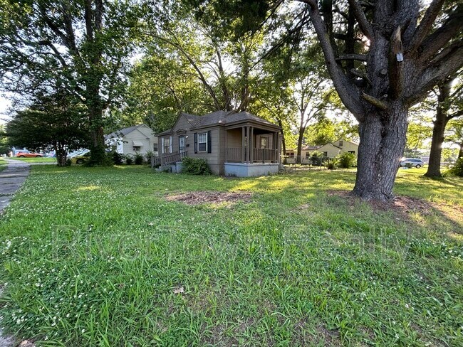 Building Photo - 893 Freeman St