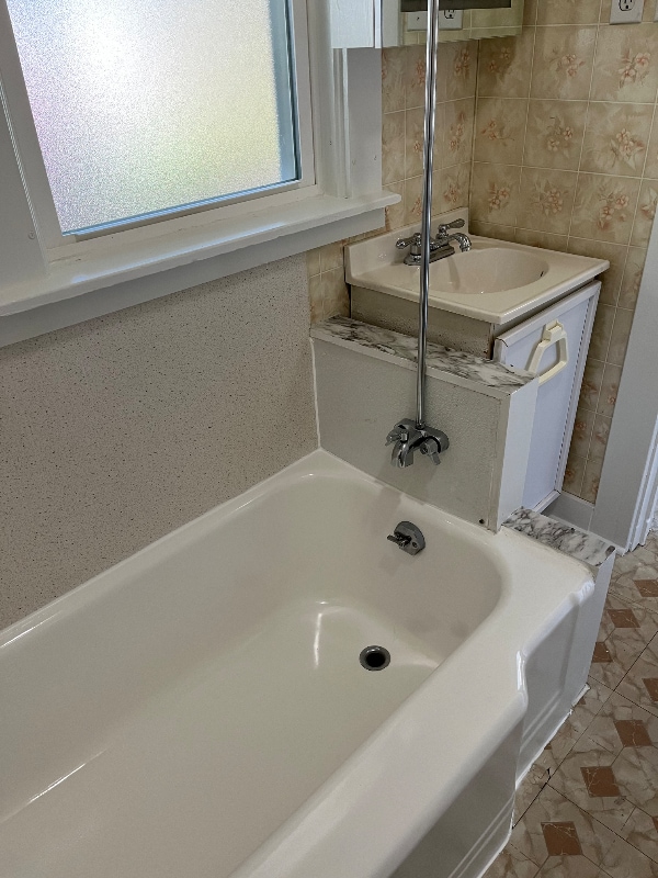 Building Photo - 992 Linton St