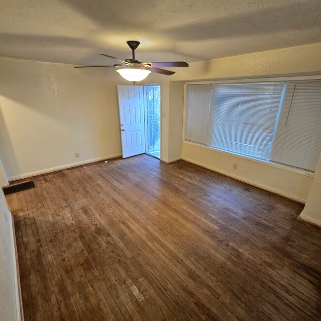 Building Photo - 3 Hillcrest St