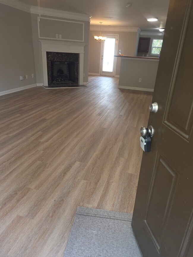 Building Photo - 863 Crestwell Cir