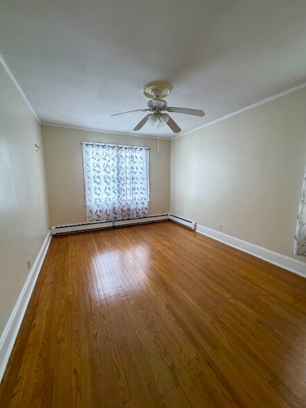 Building Photo - 715 Western Ave