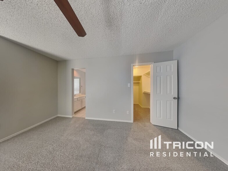 Building Photo - 2817 Laurel Hill Dr