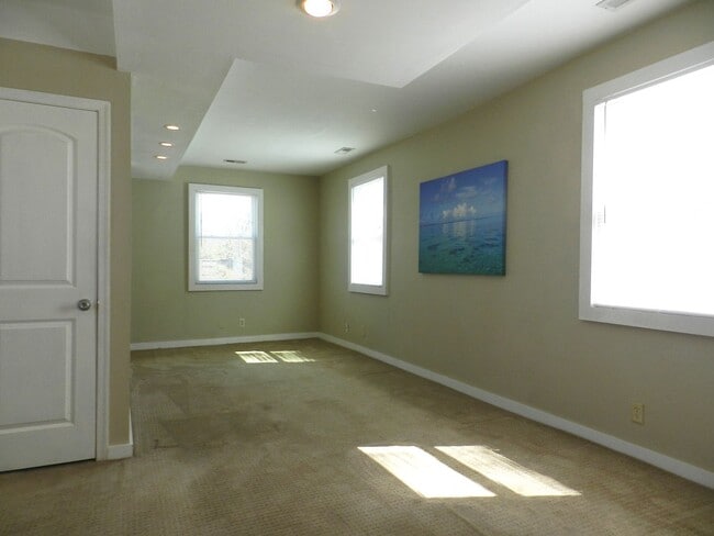 Building Photo - Come live at the Bay! Two Bedroom Willoughby Beach Cottage Available August 1st