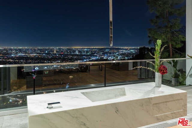 Building Photo - 8854 Thrasher Ave