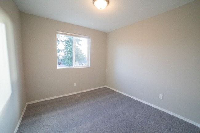 Building Photo - ALFOJ03