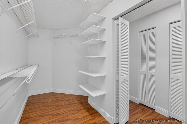 Building Photo - 924 Spoonbill Cir