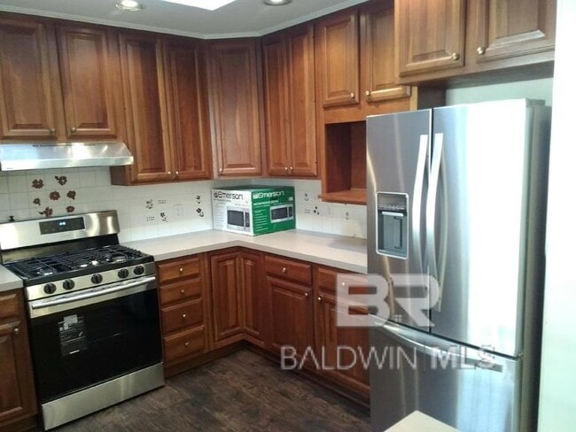 Building Photo - 25 Laurel Ave