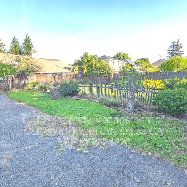 Building Photo - 311 8th St