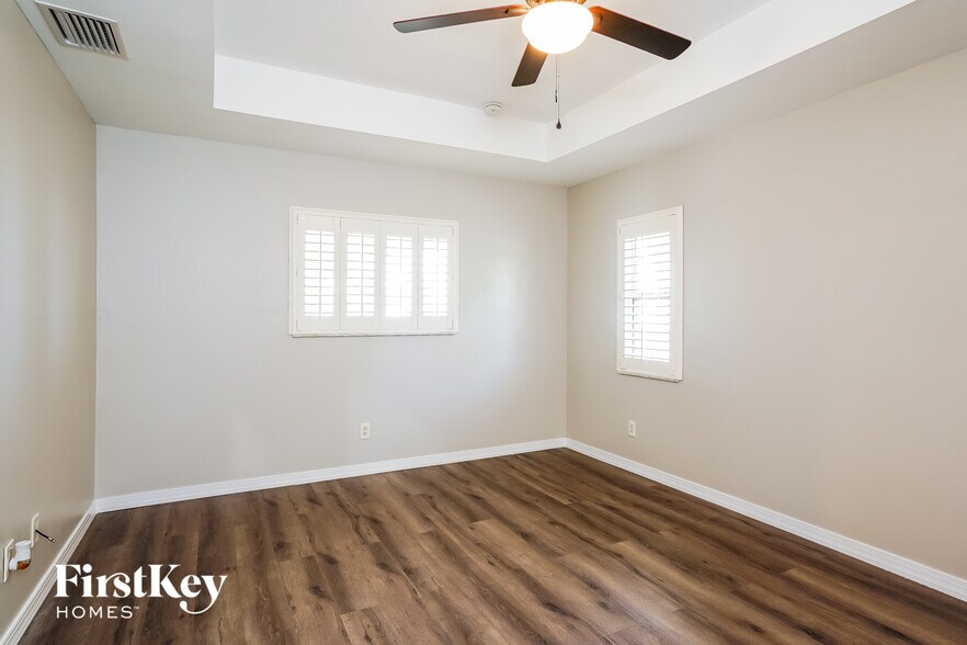 Building Photo - 4028 NE 10th Pl