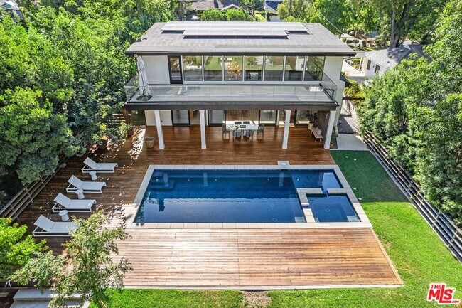 Primary Photo - 5922 Oakdale Ave