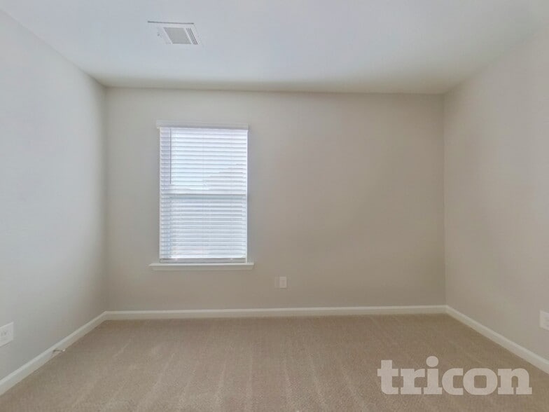 Building Photo - 3542 Falconwood Dr