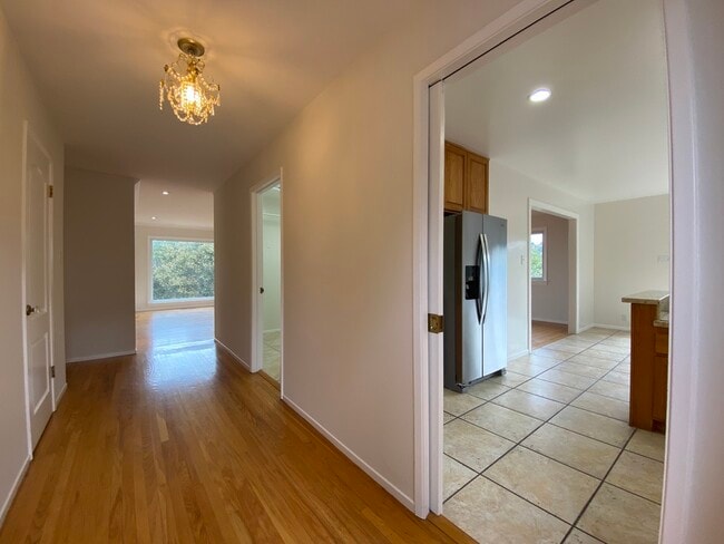 Building Photo - 845 Viewridge Dr