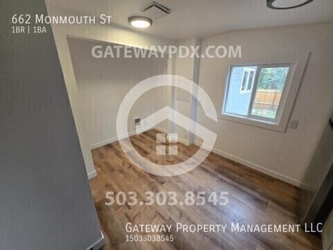 Building Photo - 662 Monmouth St